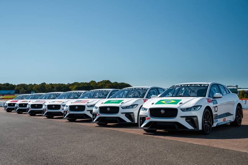 Illustration for article titled Jaguar’s I-Pace eTROPHY Race Car Does Some Amazing Things With Electricity